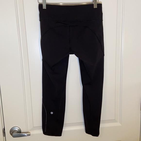 Lululemon Extra Mile Crop - Picture 3 of 11